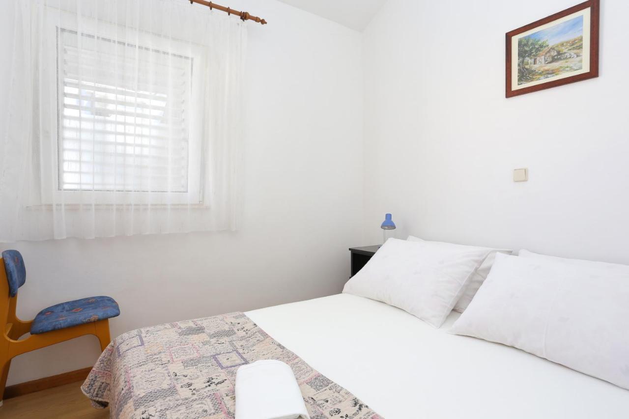 Apartments By The Sea Rastici, Ciovo - 11723 トロギール エクステリア 写真